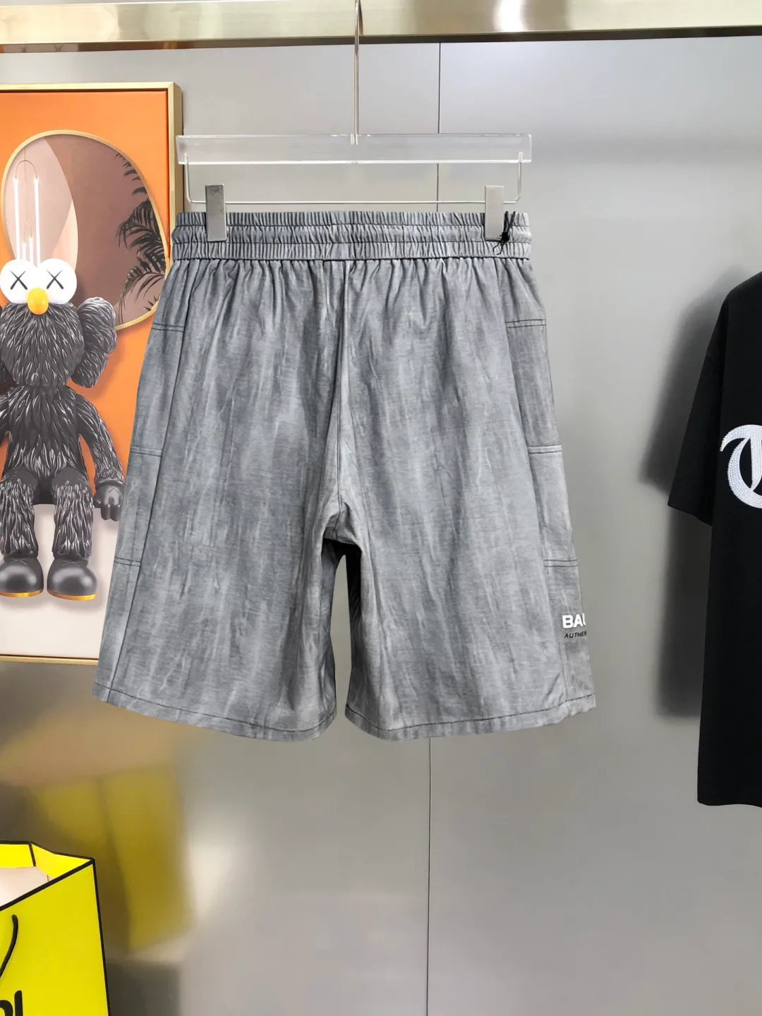 Balenciaga's three-standard complete 2026 summer New Arrival men's casual shorts, advanced custom-made Breathable fabric, Breathable fabric, extremely stretchy and comfortable, impeccable details, top-grade accessories, original logo design concept, delicate and soft feel! The upper body fit is awesome! Size: M-XXXL Please state your height and weight when ordering